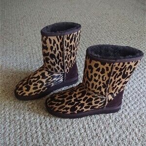 UGG Australia Classic Short Boots Exotic Print Cheetah Size 6